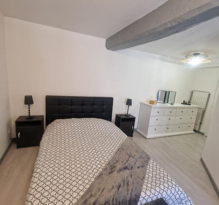 Aillant-sur-Tholon Apartment | Zéline