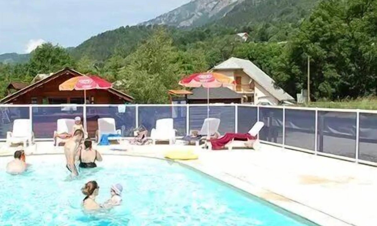 Saint-Jean-Saint-Nicolas Ski Chalet | ZEcamping dog friendly terrain multisports piscine