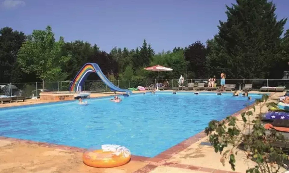 Devillac Ski Chalet | ZEcamping 3 étoiles piscine animaux acceptés locatif BBQ 63m2 5 pers