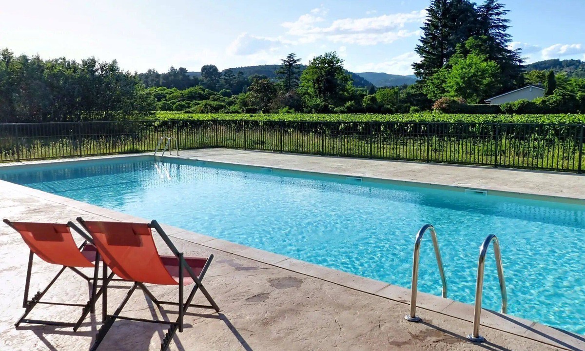 Chambonas House | ZEcamping 3* animaux acceptés piscine et Canoë Kayak