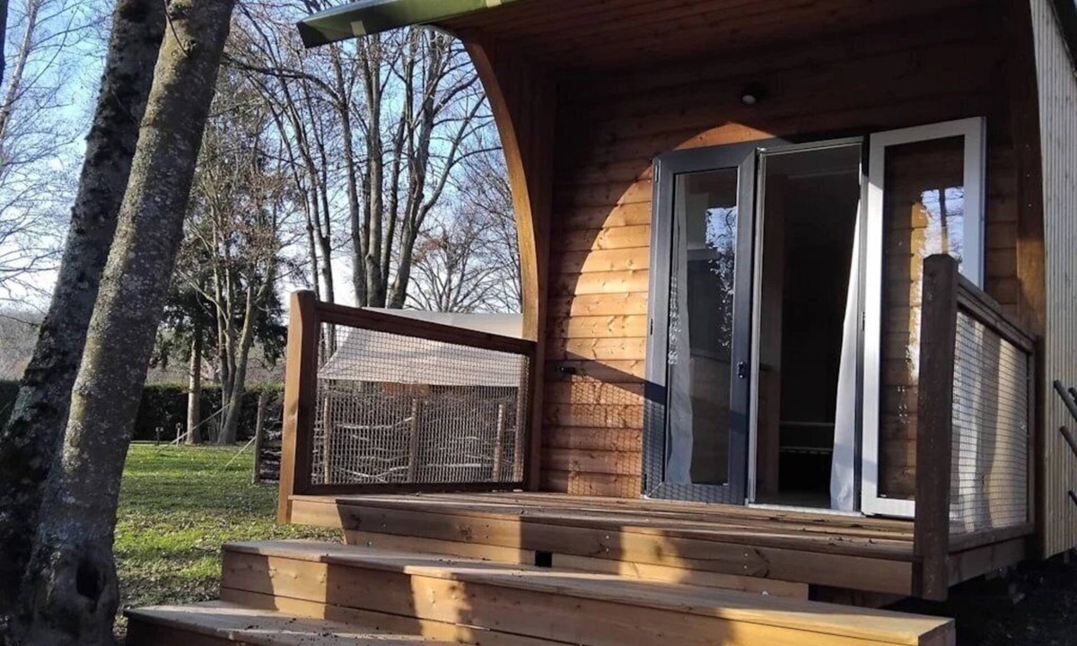 Sauxillanges House | ZEcamping 3* familial piscine animaux acceptés tente 20m2 3 pers