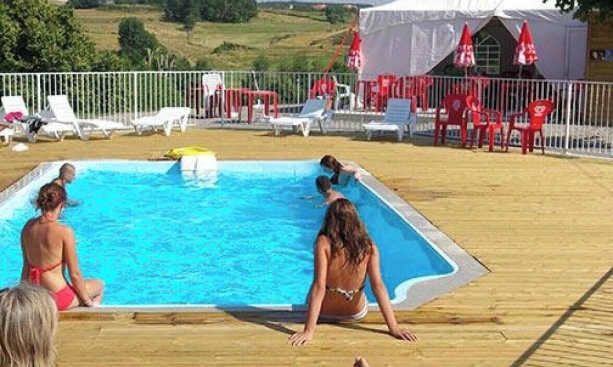 Langogne Ski Chalet | ZEcamping 3* piscine chauffée chalet BBQ 9m2 2 pers