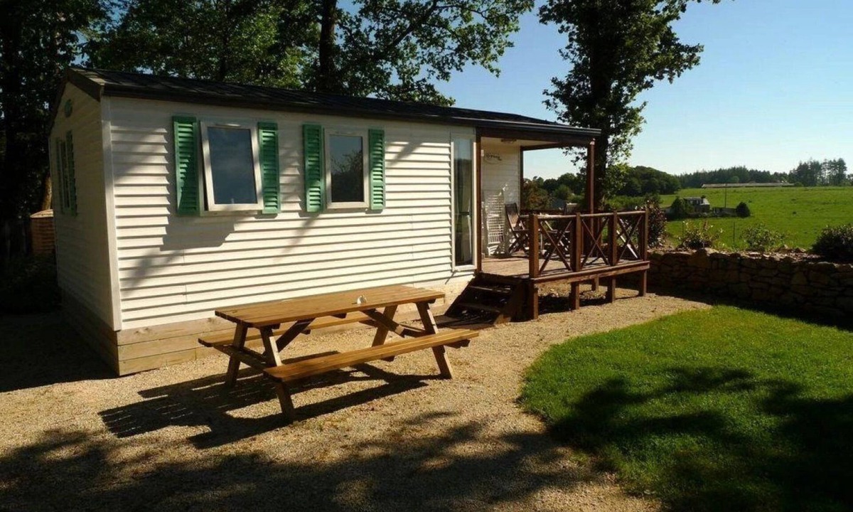 Inguiniel House | ZEcamping 3* toboggans chiens acceptés locatif BBQ 24m2 4 pers