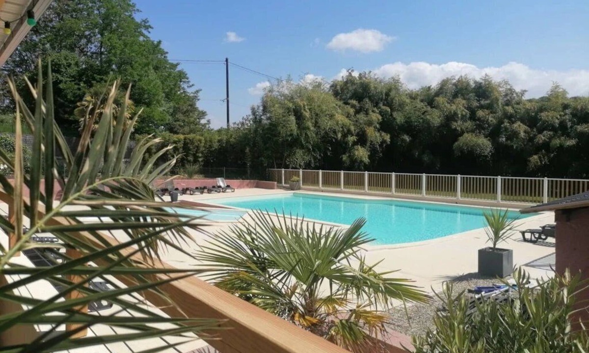 Saint-Gaultier Ski Chalet | ZEcamping 4 étoiles animé piscine chalet TV BBQ clim 20m2