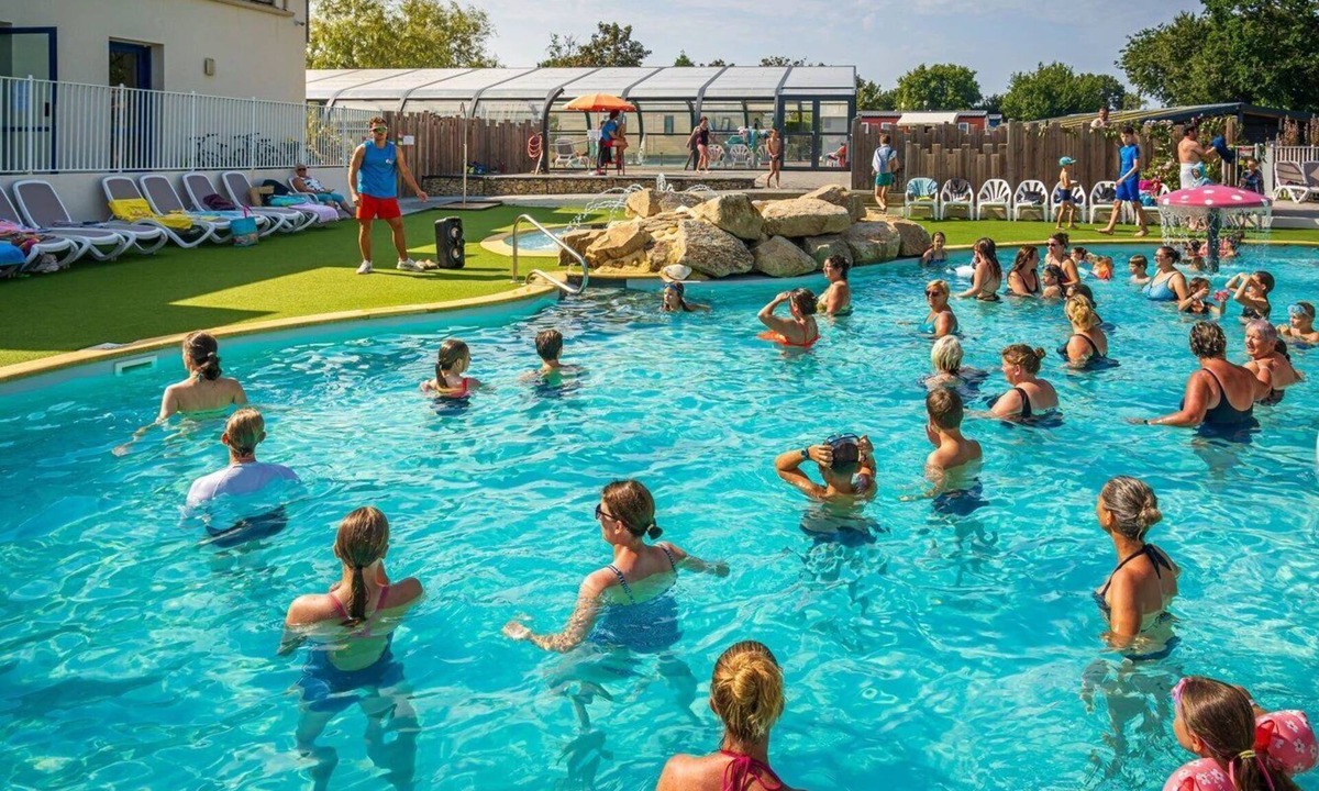 Ambon House | ZEcamping 4 étoiles animé espace aquatique mobil-home TV clim