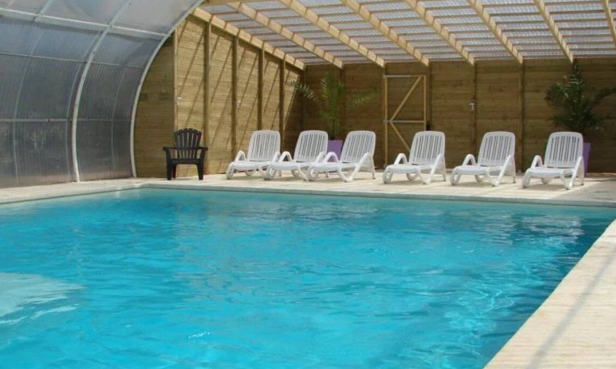 Saint-Boil Ski Chalet | ZEcamping 4 étoiles piscine couverte tente 35m2