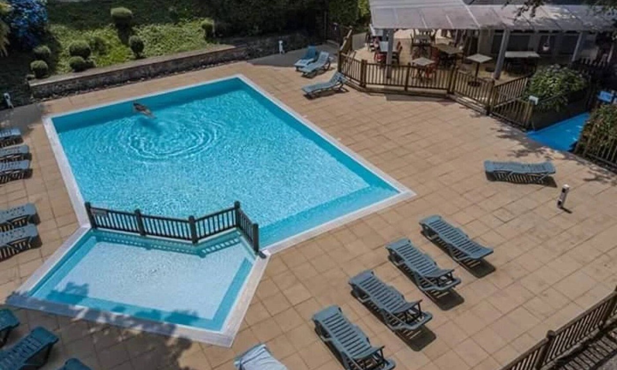 Aramits Ski Chalet | ZEcamping 4 étoiles piscine chauffée chalet TV LV BBQ 35m2