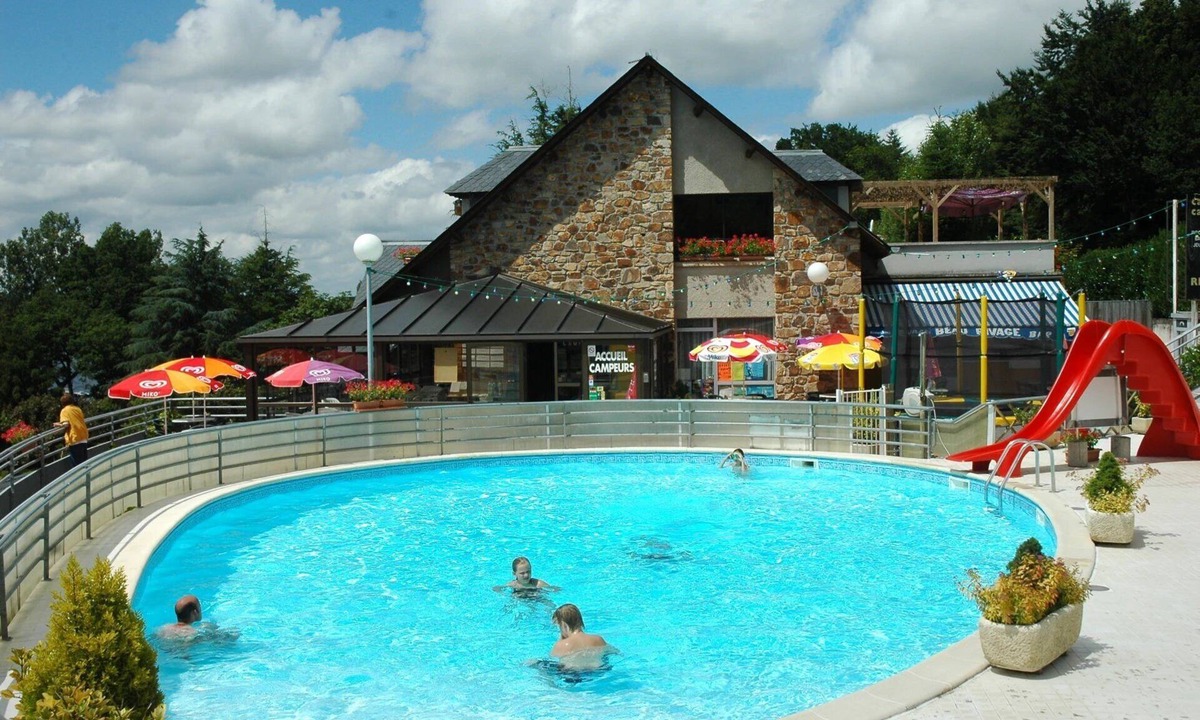 Salles-Curan House | ZEcamping 4* animé piscine chauffée animaux acceptés mobil-home clim