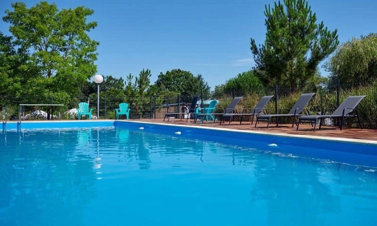 Caro Ski Chalet | ZEcamping 4* animé piscine couverte pet friendly sauna locatif TV 28m2