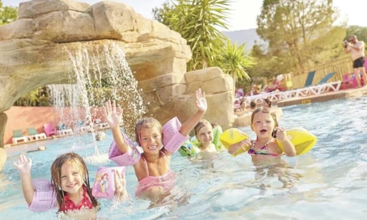 Laroque-des-Alberes House | ZEcamping 4* animé piscine couverte tente BBQ 17m2 4 pers