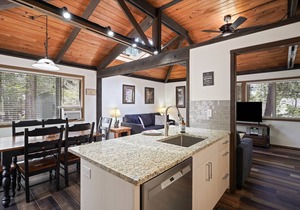 3 Killdeer - Remodeled! Close to Village, SHARC Passes, Hot Tub, Bikes, Luxury Linens in Sunriver