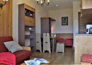 300m from resort center, 3rd floor, swimming pool, sauna, balcony, tv, ski locker, 30m², Risoul