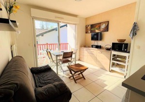 Appartement T1 bis à Cambo-les-Bains avec terrasse - FR-1-495-4