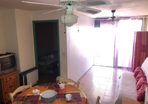 Appartement T2, 4 Couchages, Terrasse, Jardinet, Parking, Proche Commerces et Plage, Le Barcarès - FR-1-81-298
