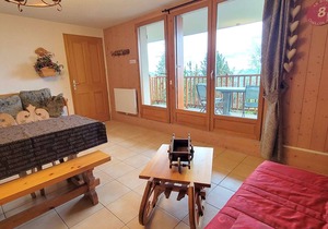 Cozy 6-Person Apartment in Ski Resort with South Terrace, Parking, and Free WIFI