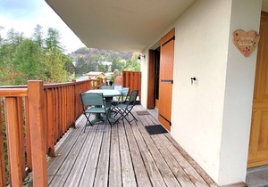 Cozy 6-Person Apartment in Ski Resort with South Terrace, Parking, and Free WIFI