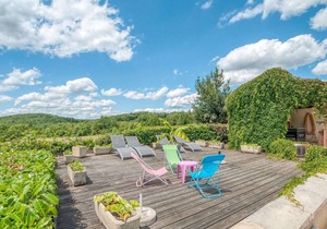 Fantastic Holiday Home in Dégagnac with Jacuzzi