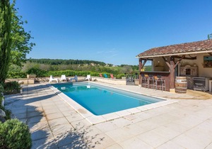 Fantastic Holiday Home in Dégagnac with Jacuzzi