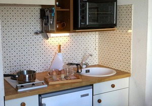 Ground Floor 2-Room Apartment with Garden, Parking, Near Shops and Thermes