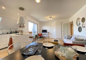 Modern Apartment, Heart of La Baule, 3 Bedrooms, Terrace, Parking, Wi-Fi
