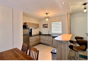 Spacious penthouse apartment with secure private parking. in Sérignan