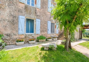 Splendid Holiday Home in Dégagnac with heated Swimming Pool and jacuzzi