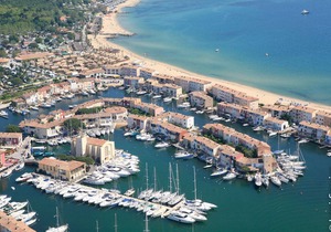 Studio flat with mezzanine on the beach in PORT GRIMAUD