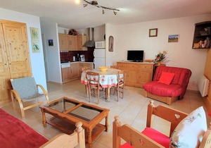 Sunlit Ground Floor Apartment, Sleeps 5, South-Facing Terrace - Chaillol 1600