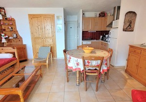 Sunlit Ground Floor Apartment, Sleeps 5, South-Facing Terrace - Chaillol 1600