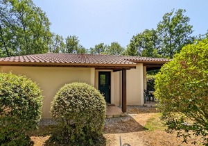 Superb Holiday Resort * in Dordogne-Lot : swimming pool, tennis, bar, etc.