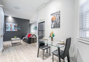 Upscale 2BR Apt - Prime Location w Netflix in Hamilton