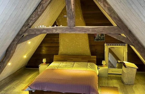 Le Menoux House | À louer : Ancienne forge avec sauna, piscine, proche plage et sites historiques - FR-1-591-193
