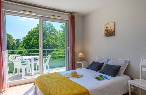 Plescop Apartment | À proximité de la plage | Accès piscine | Balcon