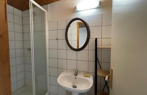 Chatel-Montagne House | Écrin de verdure pour couple avec parking - FR-1-489-447