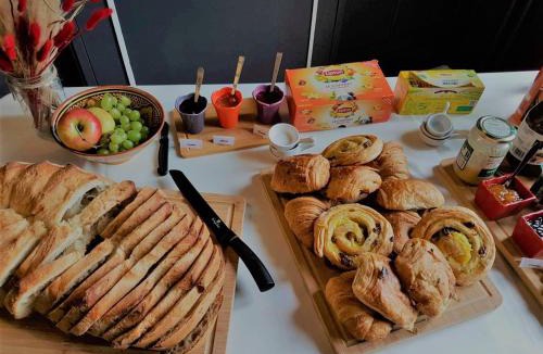 Cluis Bed & Breakfast | Élégant séjour au Château, confort moderne et activités alentour - FR-1-591-680