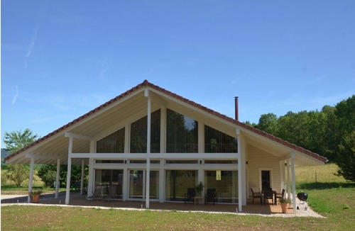 Marigny Ski Chalet | Évasion Bien-être au Lac de Chalain: Chalet de 150m² Avec Sauna et Balnéo