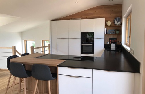 Plerin House | Évasion en bord de mer – Maison moderne à 30 m du sable