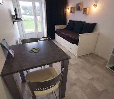 Brehal House | Ôcalme, Idéal à 2, jardin, plage