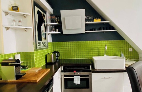 Quartier de la Porte-Saint-Denis Apartment | 1 Bed Apartment Sleeps 4 Mezzanine -WiFi -Tv
