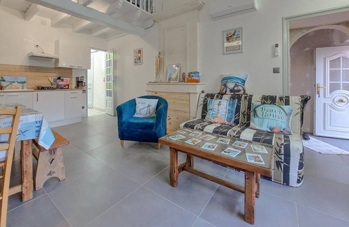 La Gripperie-Saint-Symphorien House | 1 bedroom cozy home in La-Gripperie-Saint-Sym