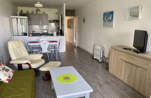 Saint-Cast-le-Guildo Apartment | 1 bedroom apartment facing Pen Guen beach, sleeps 6 with WIFI