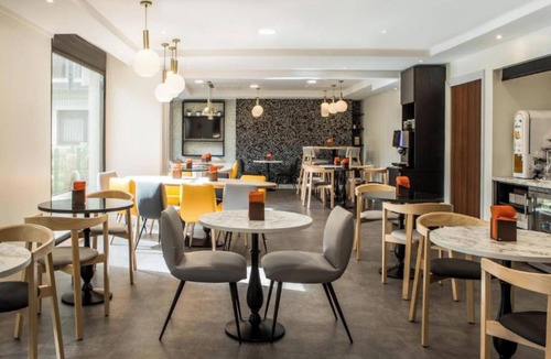 Gambetta Apartment | 1 Bedroom Deluxe Apartment In La Défense Paris