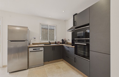 Penvins House | 1 km from the beach – House for 7 adults & 3 children