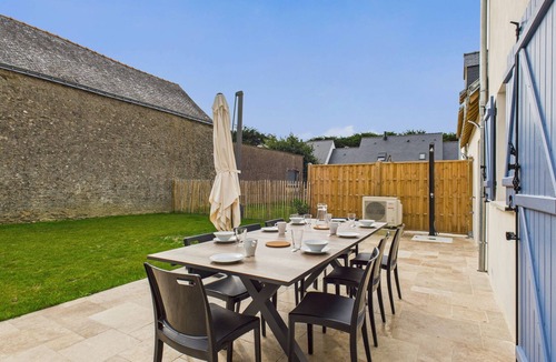 Penvins House | 1 km from the beach – House for 7 adults & 3 children