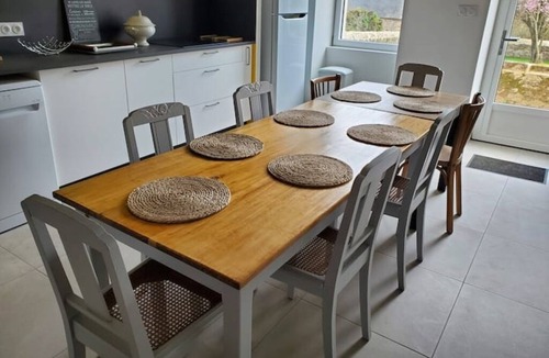 Varades House | 10-minute walk from La Loire, spacious country gîte. Ideal for families.