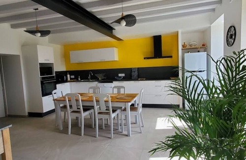 Varades House | 10-minute walk from La Loire, spacious country gîte. Ideal for families.