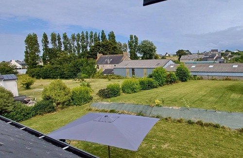 Plougoulm House | 10 minutes walk from the beach spacious new house fully equipped for 8 people
