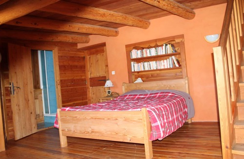 Cervieres Ski Chalet | 10-room chalet, Jacuzzi, sauna, Hammam. Ideal location for mountain activities.