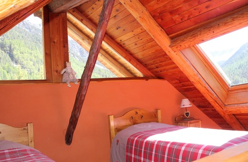 Cervieres Ski Chalet | 10-room chalet, Jacuzzi, sauna, Hammam. Ideal location for mountain activities.