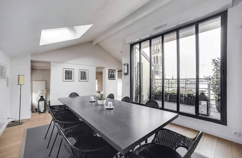 Saint-Cloud Apartment | 100 m² terrace, parking, view of the Eiffel Tower